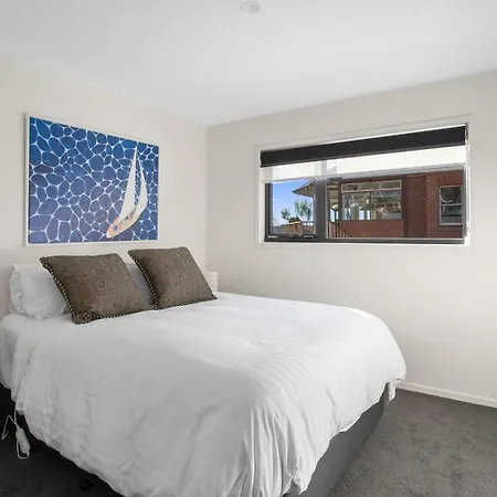 Lord Street Villa - Spacious Comfort & River Views Hobart Exterior photo