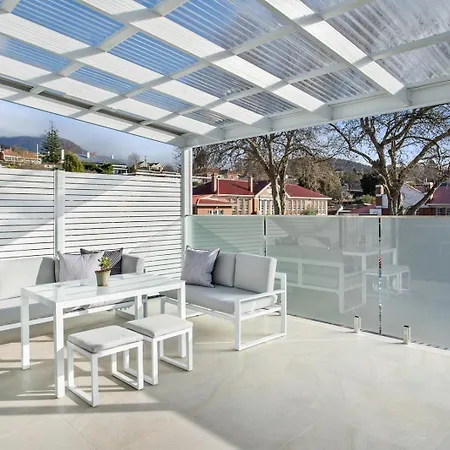 Lord Street Villa - Spacious Comfort & River Views Hobart Exterior photo