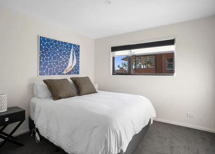 Lord Street Villa - Spacious Comfort & River Views