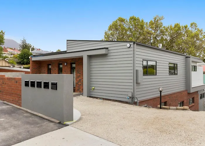 Lord Street Villa - Spacious Comfort & River Views